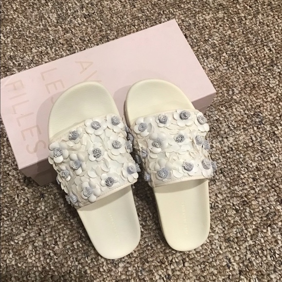Avec Les Filles white floral slide sandals - Picture 4 of 5